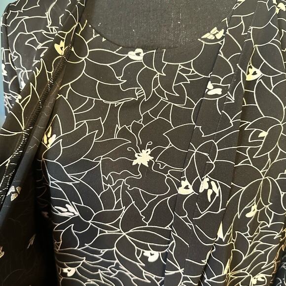 Worthington Petite Black Floral Two Piece - Picture 7 of 8